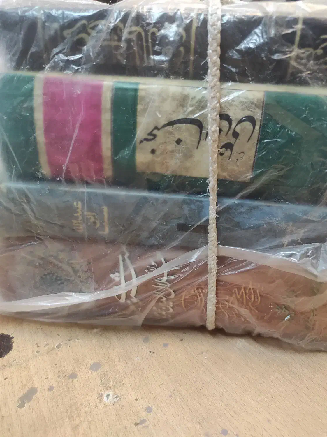 کتاب های معنوی و دینی|کتاب و مجله تاریخی|تبریز, |دیوار