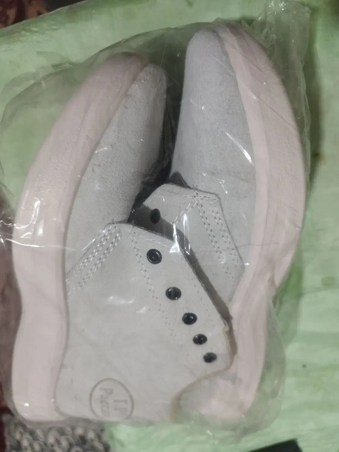 کفش کوهستان نو نو|کیف، کفش، کمربند|قم, شاه ابراهیم|دیوار