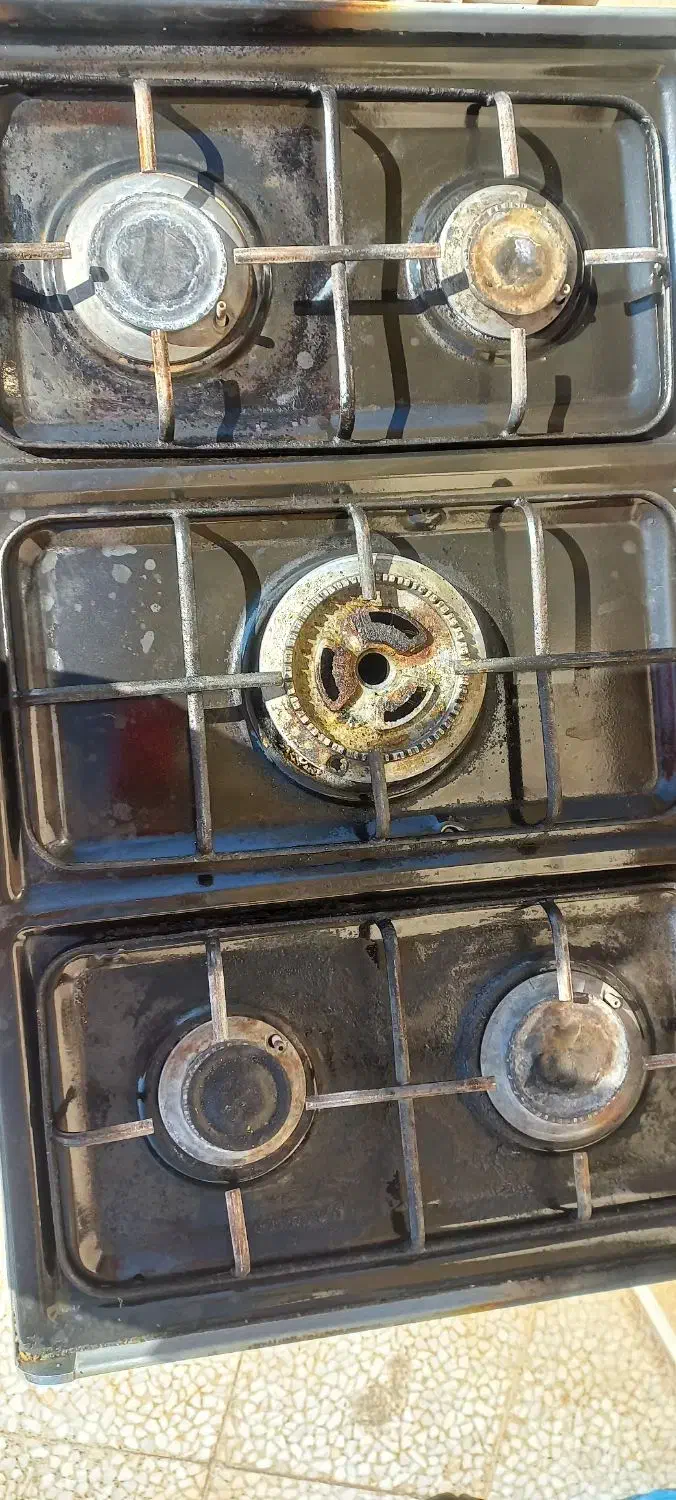 میز غذاخوری و اجاق گاز|اجاق گاز و لوازم برقی پخت‌وپز|صدرا-فارس, فاز ۱|دیوار