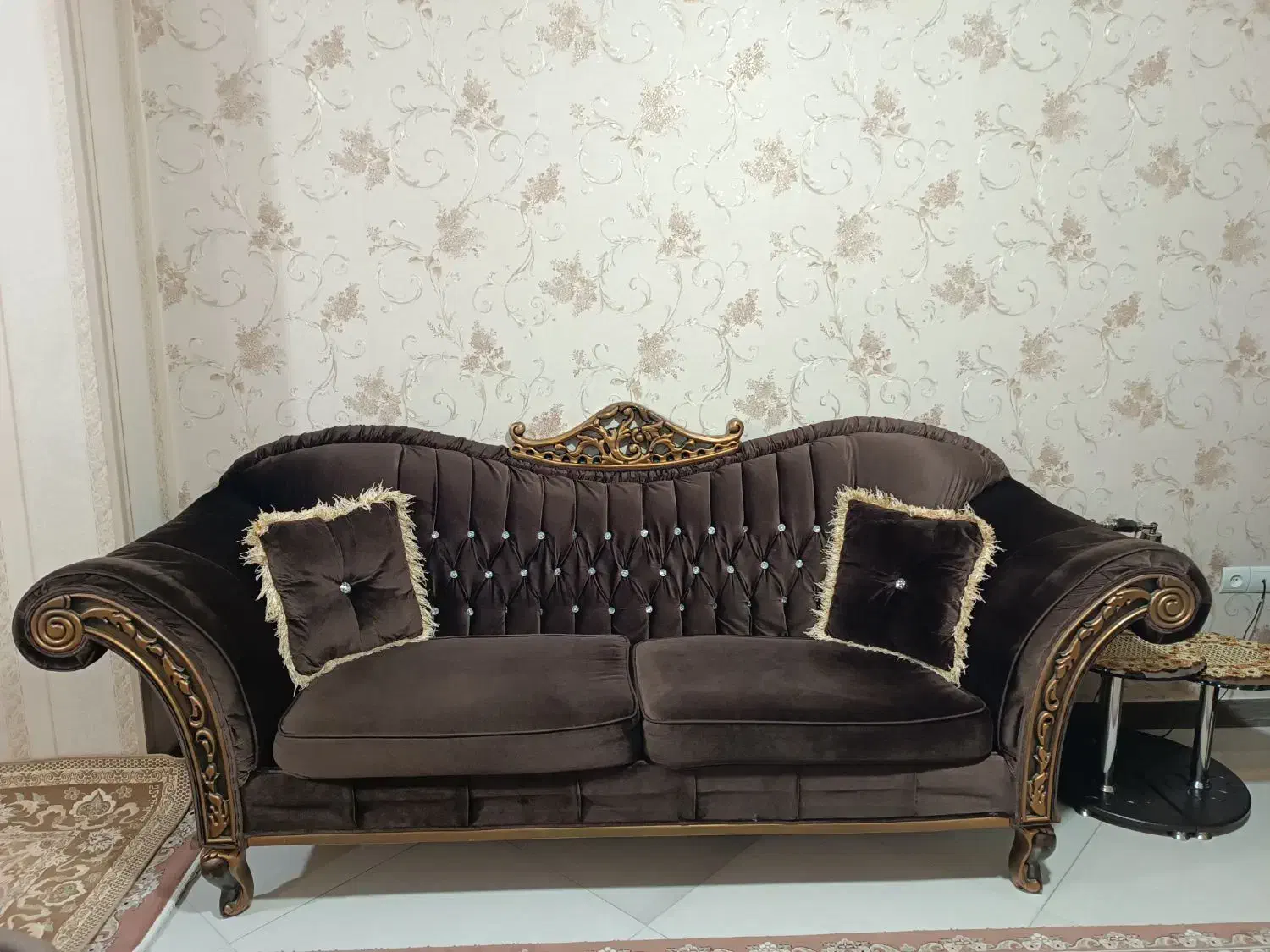 مبل ۷ نفره همراه با یک جلو مبلی|مبلمان خانگی و میز عسلی|مشکیندشت, |دیوار