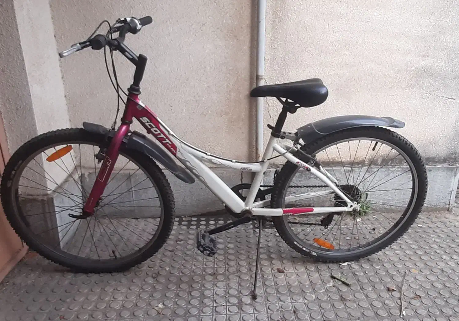 دوچرخه|دوچرخه، اسکیت، اسکوتر|رشت, فلسطین|دیوار