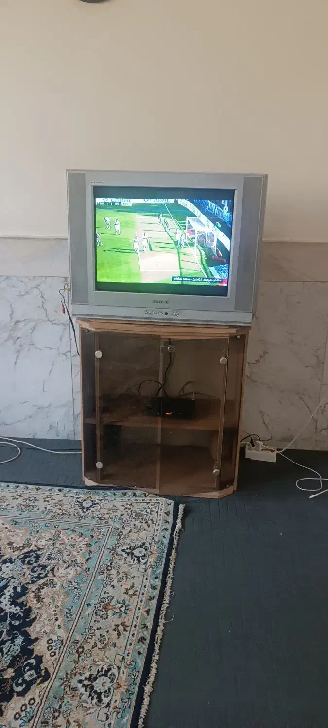 تلوزیون سامسونگ ۲۴همراه گیرنده و‌میز|تلویزیون و پروژکتور|قم, خداکرم|دیوار