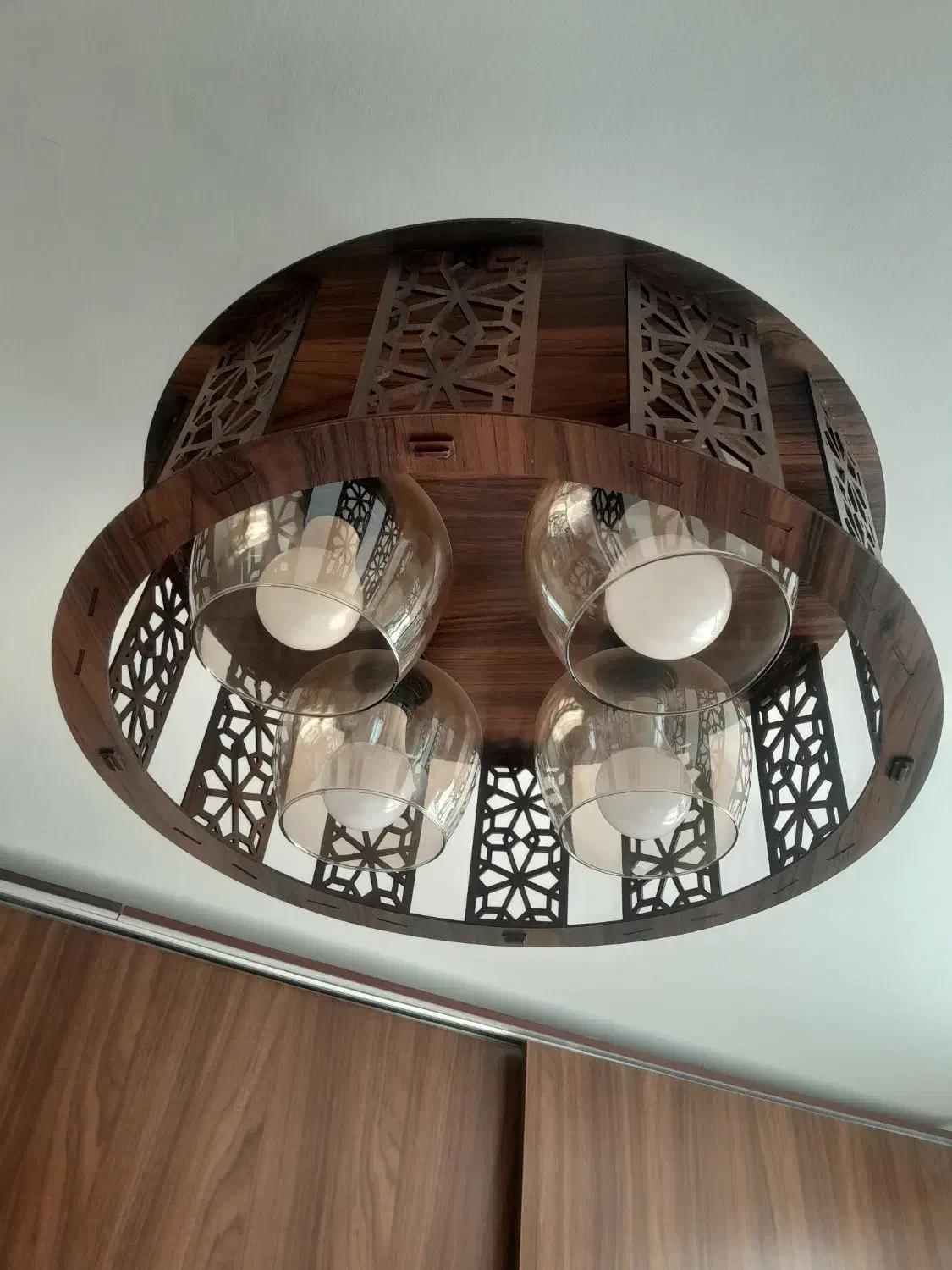 لوستر چوبی ۴ شاخه|لوستر و چراغ آویز|فردیس, شهرک ۱۱۰|دیوار