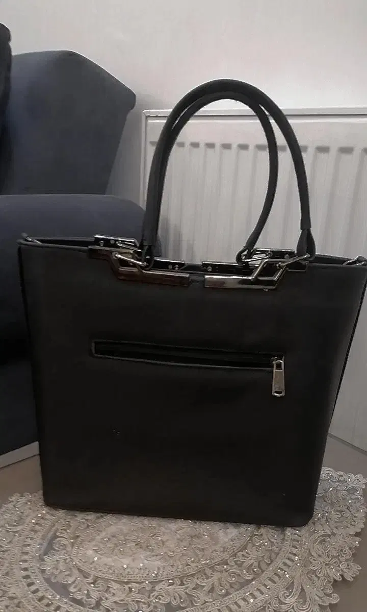 کیف مشکی|کیف، کفش، کمربند|خوی, |دیوار