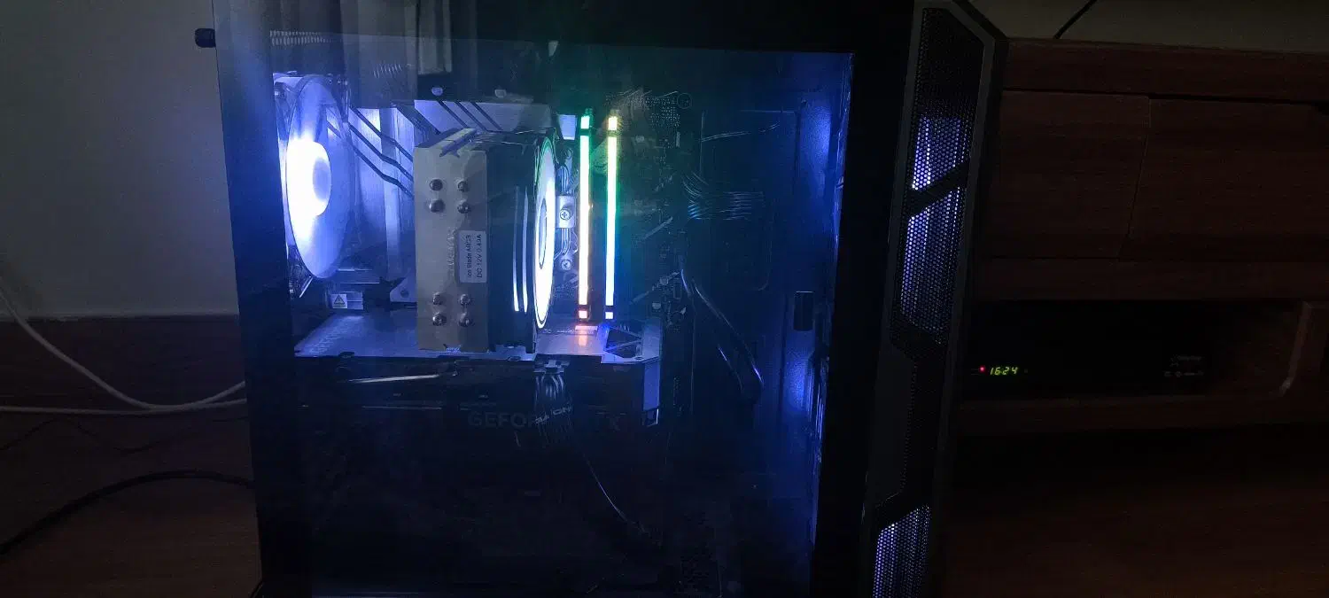 کیس گیمینگ|رایانه رومیزی|رباط‌کریم, رباط‌کریم|دیوار