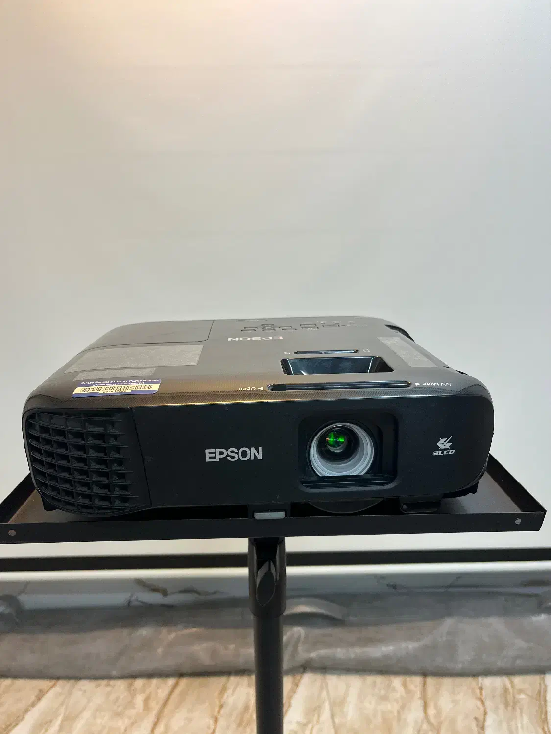 ویدیو پروژکتور full hd اپسون|تلویزیون و پروژکتور|رشت, سعدی (تختی)|دیوار