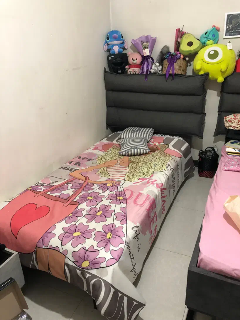 دو عدد تخت خواب و یک میز آرایش|تخت و سرویس خواب|رودهن, |دیوار