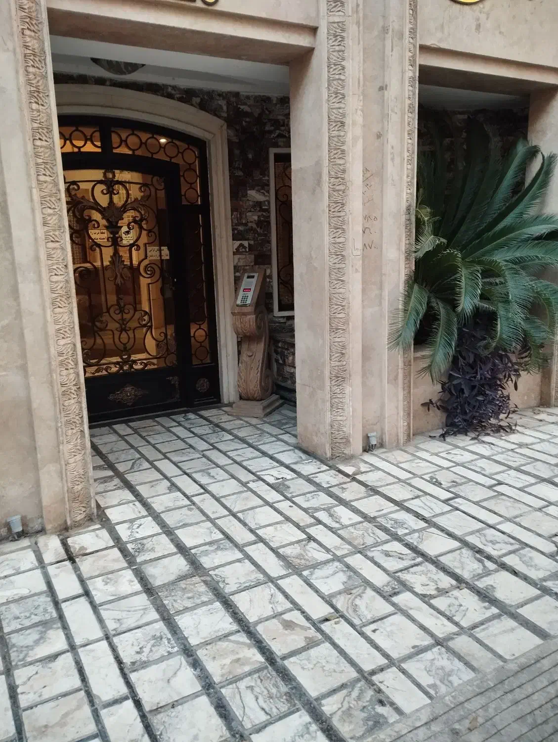 ۱۳۵متر فول چهارباغ شرقی تکواحدی ۴ ساله تخلیه