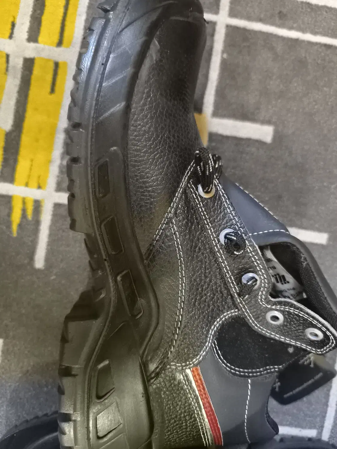 پوتین کار|کیف، کفش، کمربند|اهواز, سپیدار|دیوار