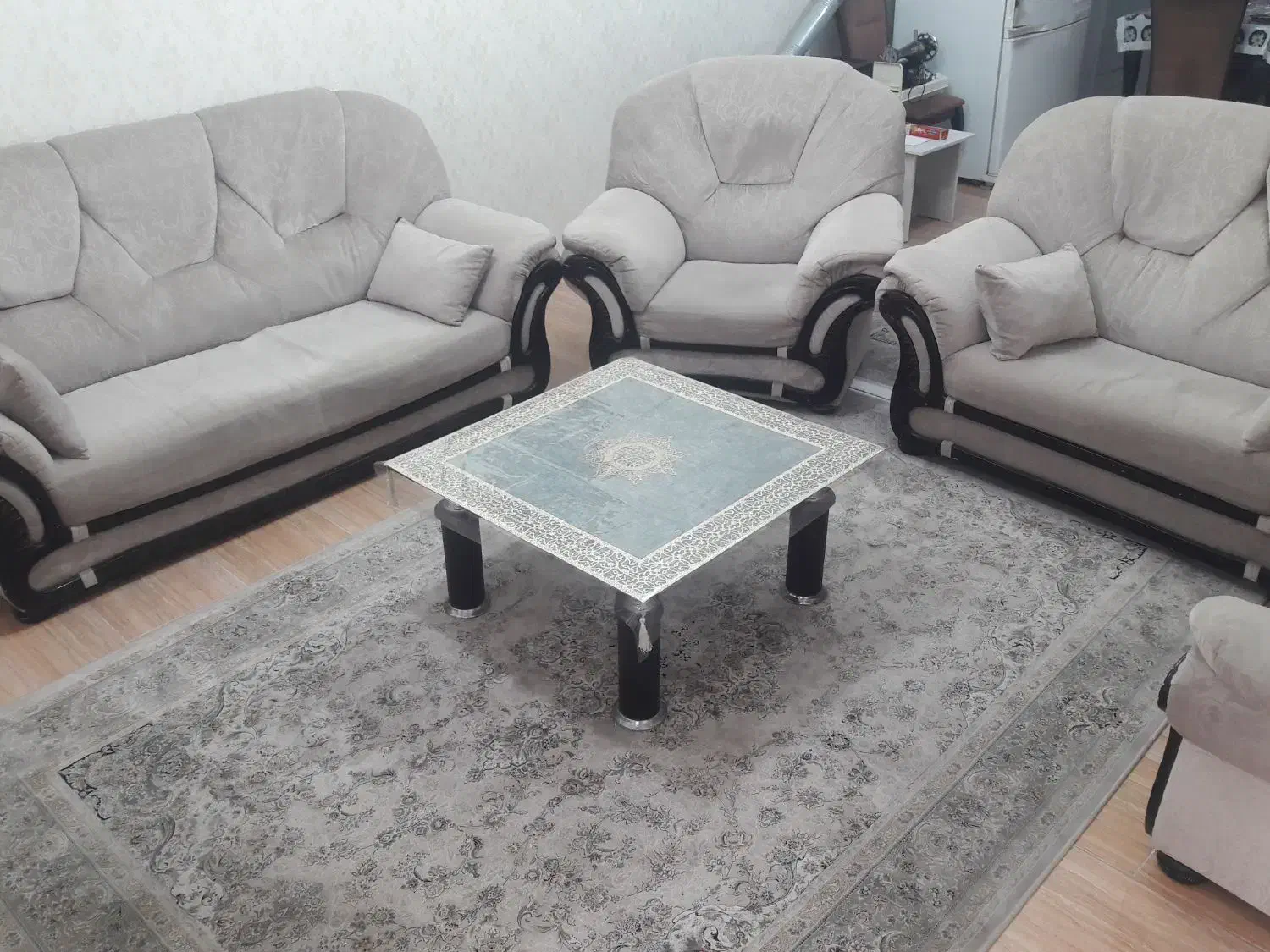 مبل شیک ۷ نفره سالم در حد نو حمیدیان خ دانشجو|مبلمان خانگی و میز عسلی|رشت, حمیدیان|دیوار