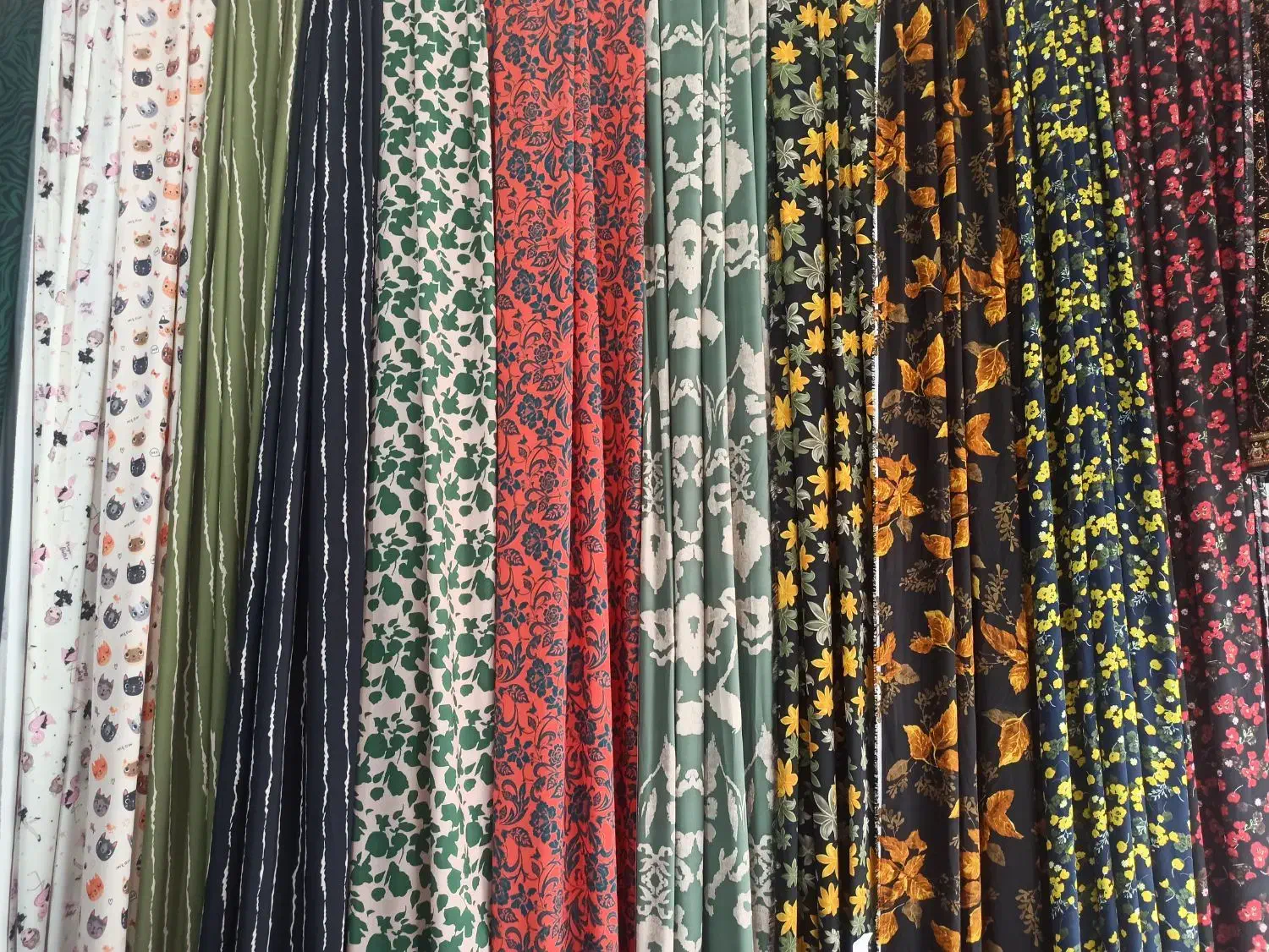 پارچه عمده به دلیل تغییر شغل|عمدهفروشی|نورآباد ممسنی, |دیوار