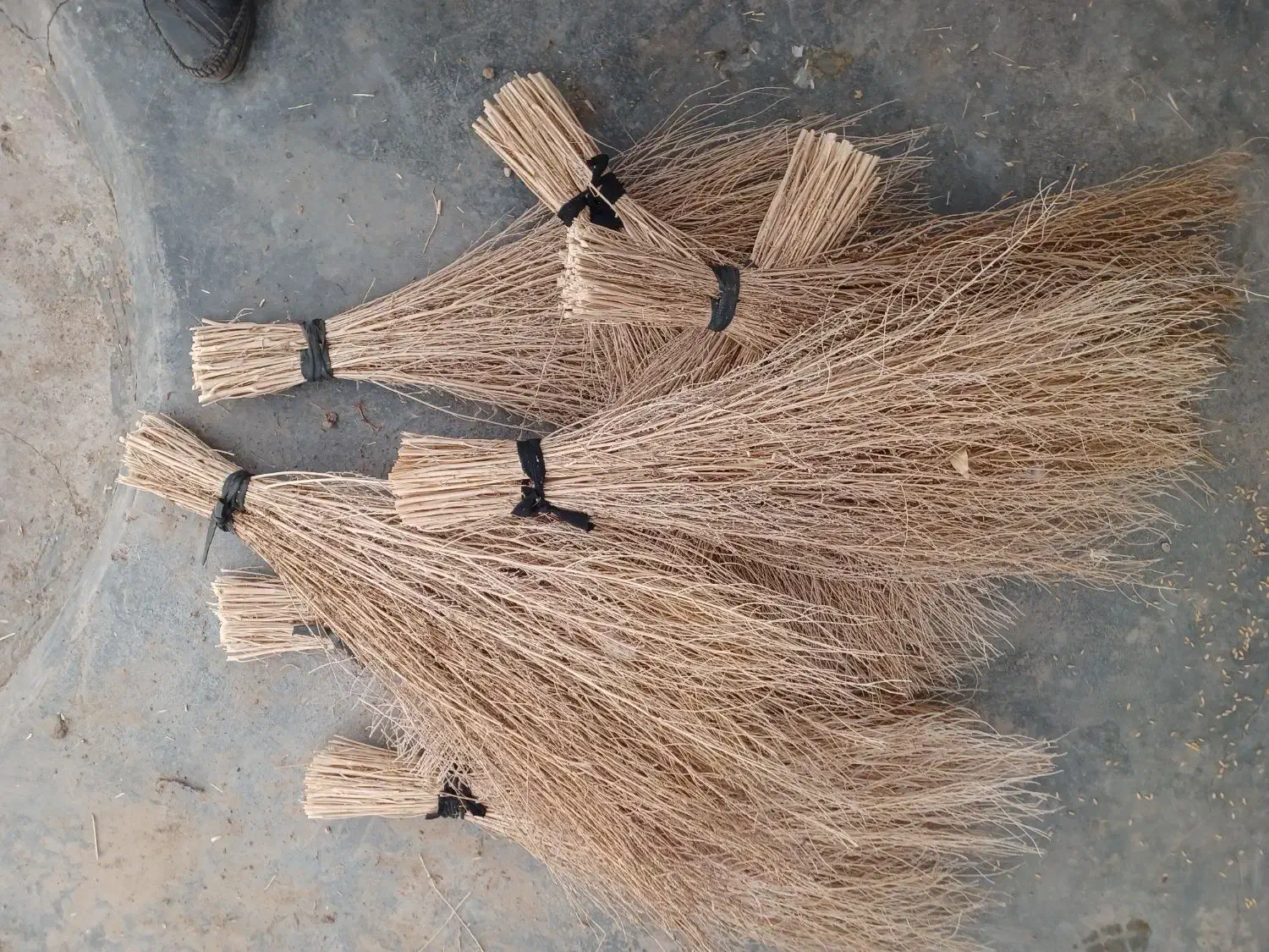 جارو پر و مرتب بسته شده|لوازم نظافت|کامیاران, |دیوار