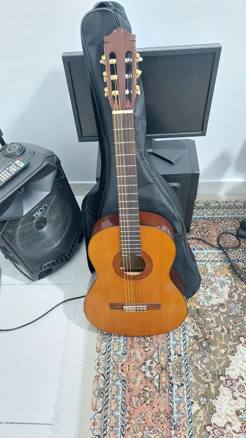 گیتار یاماها c70 اصلی|گیتار، بیس، امپلیفایر|شاهدشهر, |دیوار