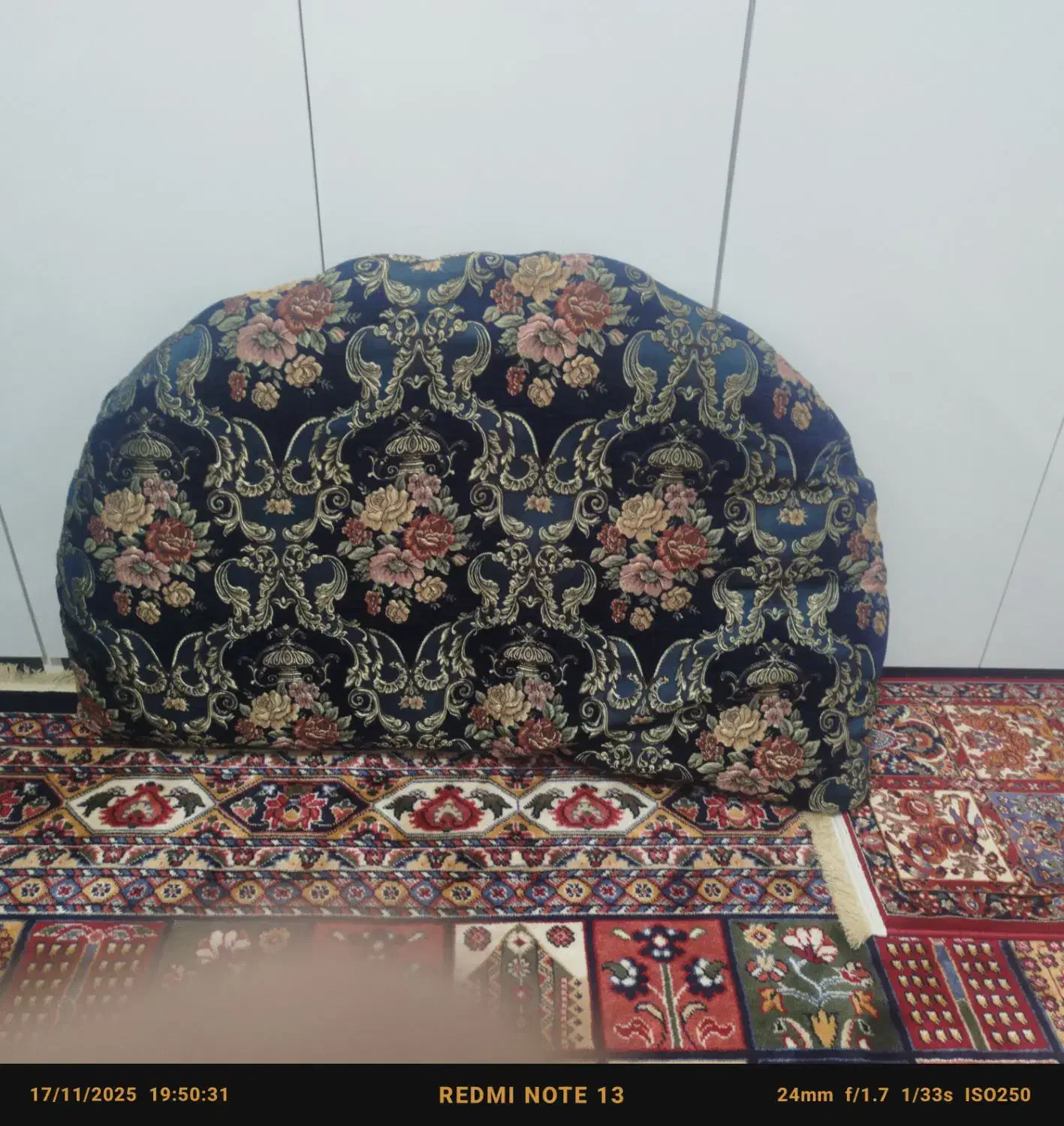 پشتی و بالشت|پشتی|لردگان, |دیوار