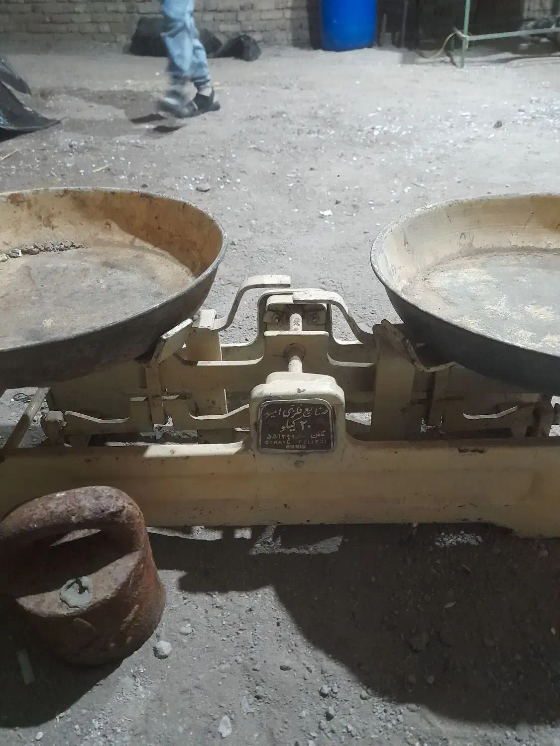 ترازو با حدود۸ کیلو وزنه بلندگو با محفظه (کارکرده)|فروشگاه و مغازه|اردبیل, |دیوار