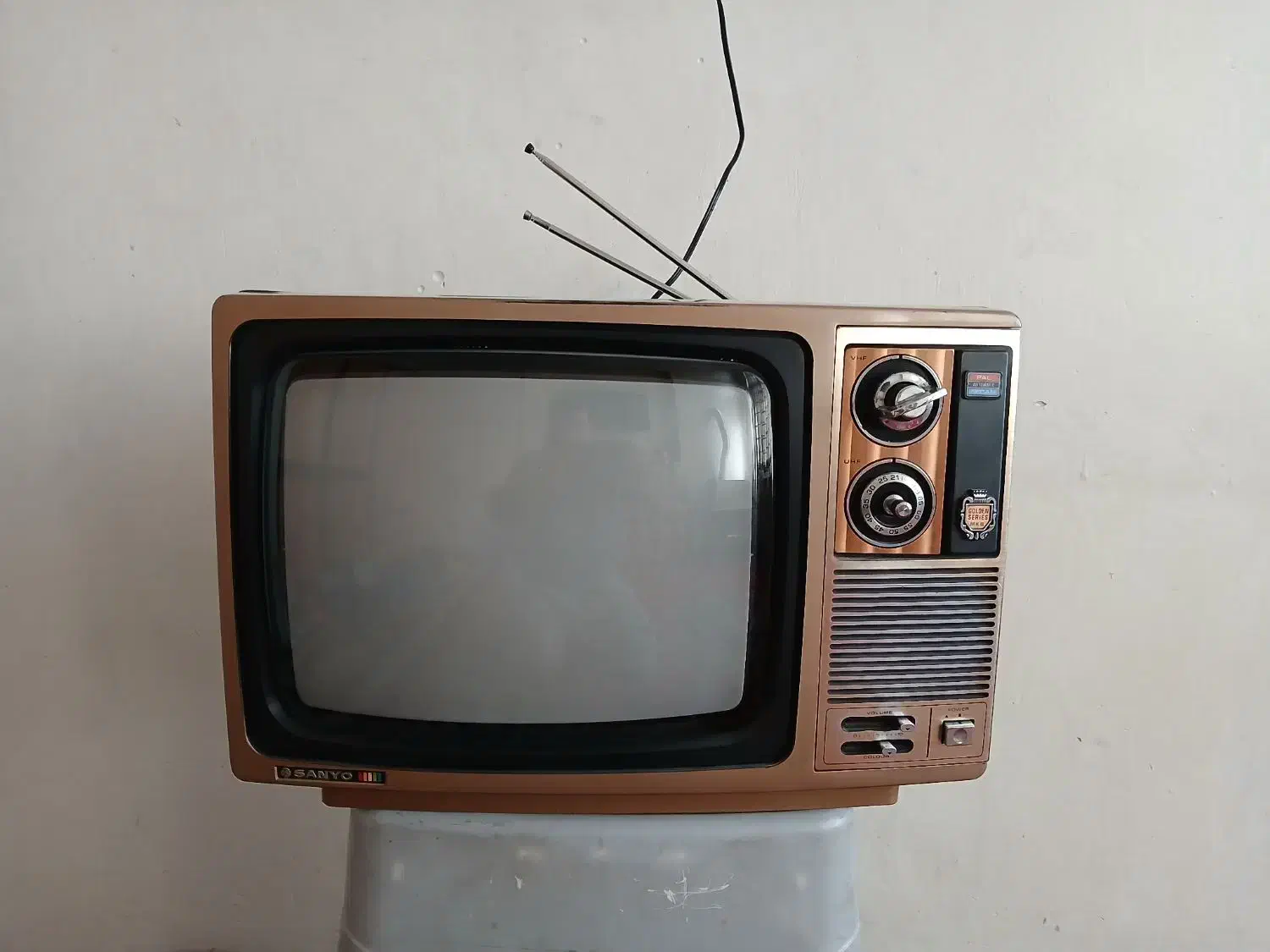 تلویزیون سانیو زیبا وقدیمی|تلویزیون و پروژکتور|تهران, شوش (باغ آذری)|دیوار