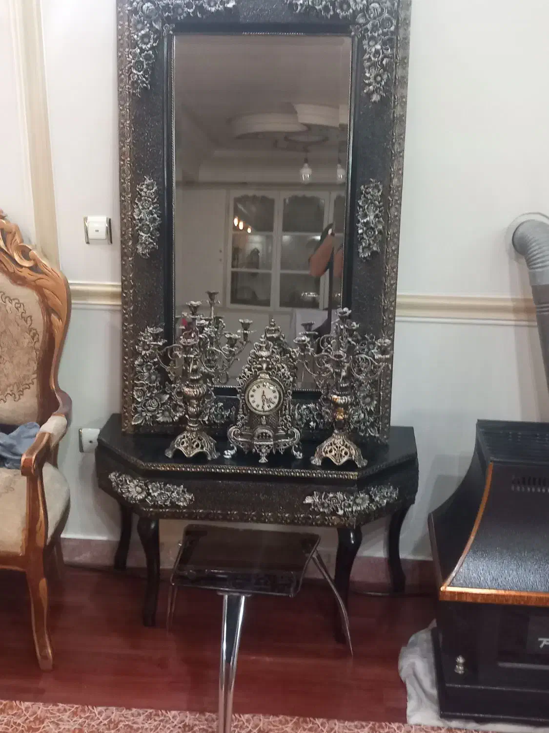 آیینه و شمعدان|بوفه، ویترین، کنسول|ری, جوانمرد قصاب|دیوار