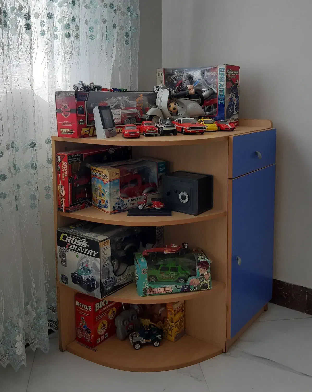 میز طبقه دار|کتابخانه، شلف، قفسه‌های دیواری|تهران, قلهک|دیوار