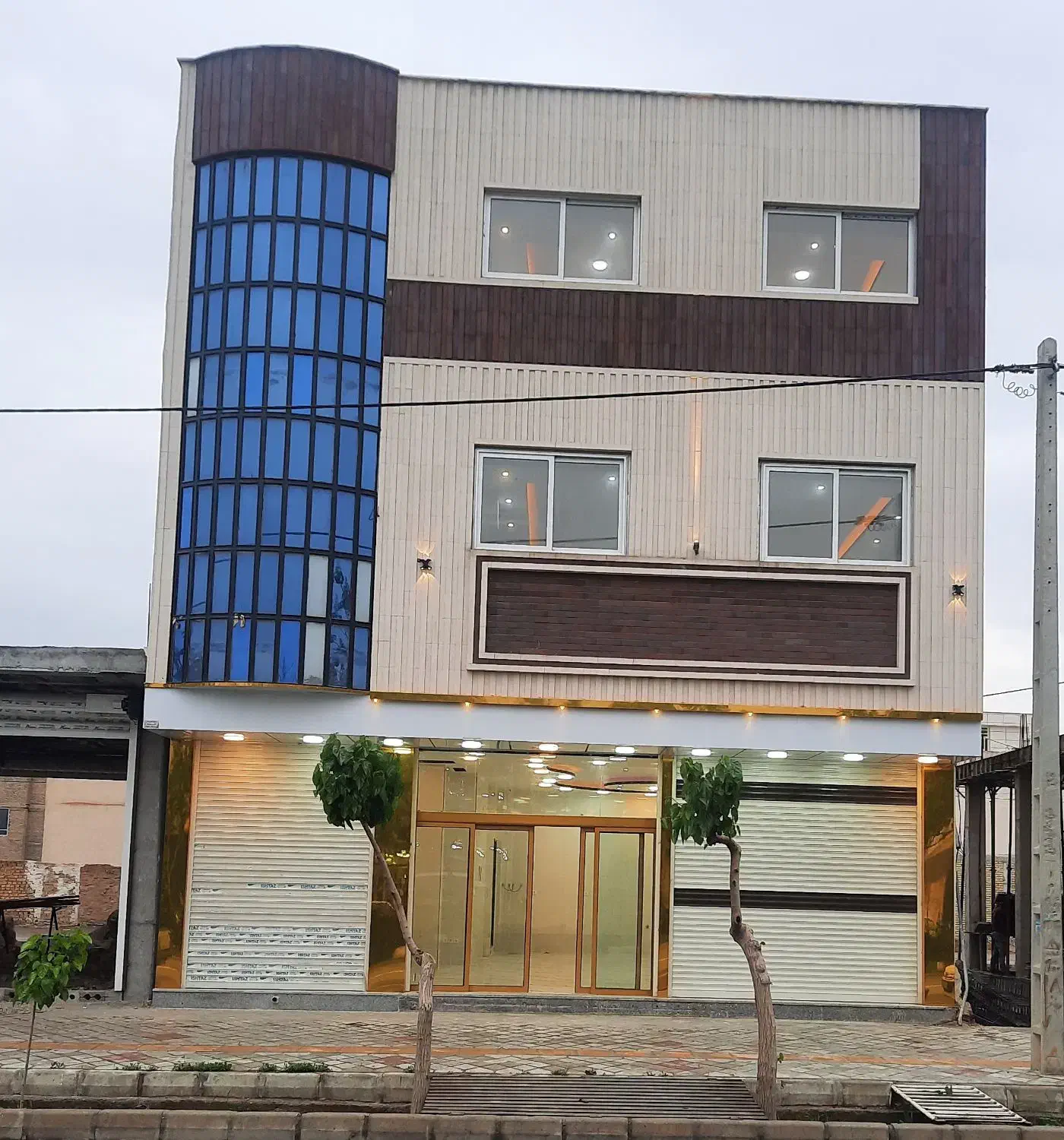 فروش ۳ طبقه ، تجاری مسکونی|فروش مغازه و غرفه|خمینی‌شهر, |دیوار