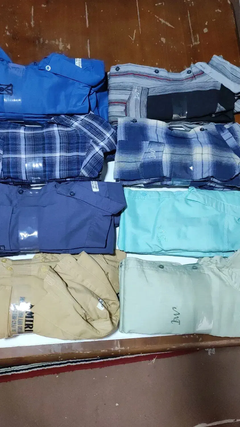 پیراهن عمده|لباس|خوی, |دیوار