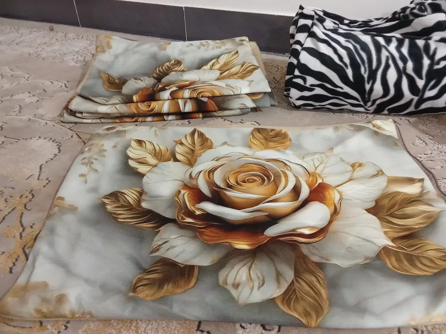 روبالشی|رختخواب، بالش، پتو|دهدشت, |دیوار