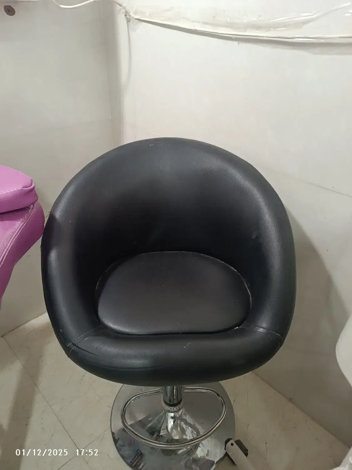 صندلی اصلاح و کوتاهی|آرایشگاه و سالن‌های زیبایی|هشتگرد, گلسار|دیوار