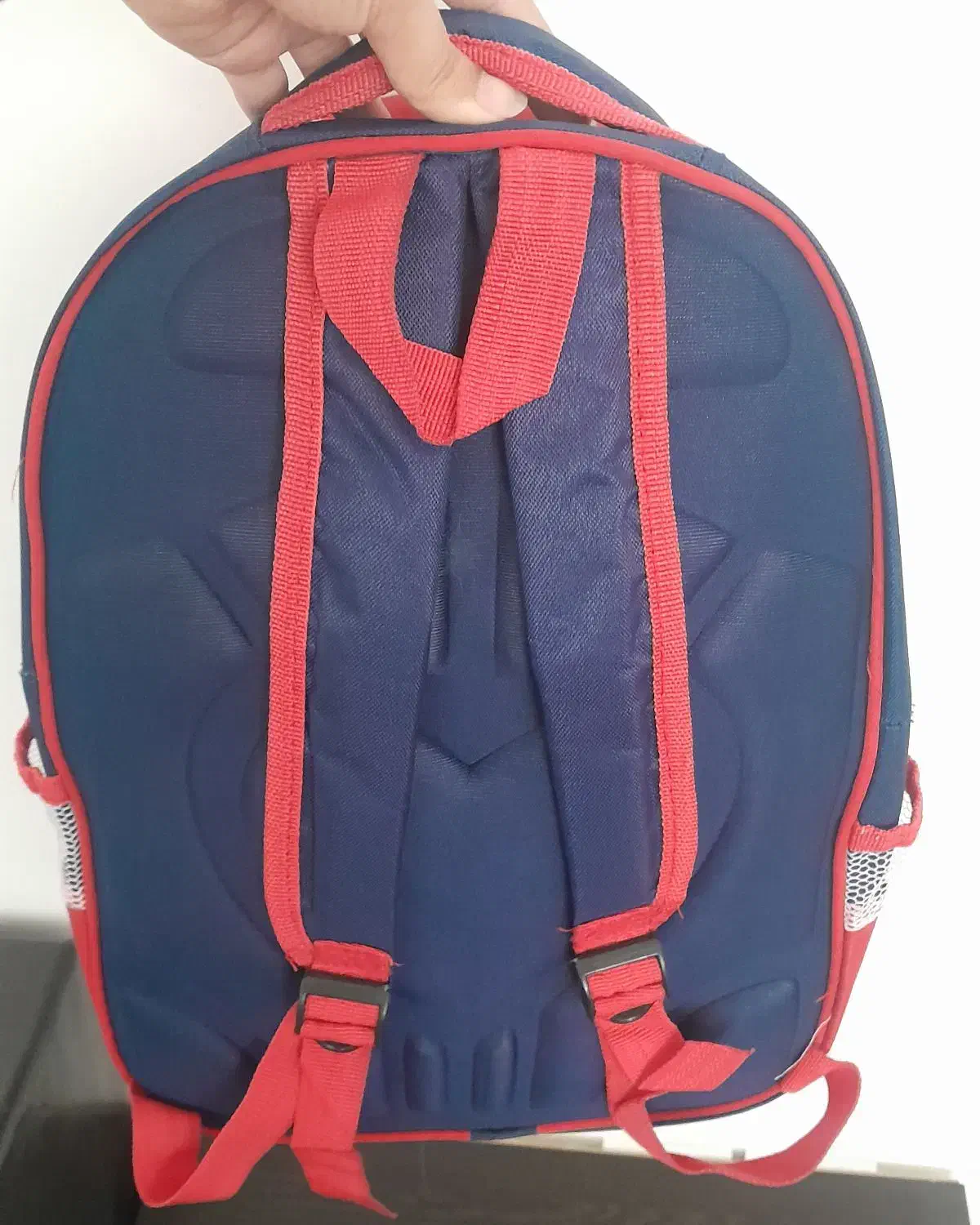 کیف مدرسه نو|کیف، کفش، کمربند|بومهن, |دیوار