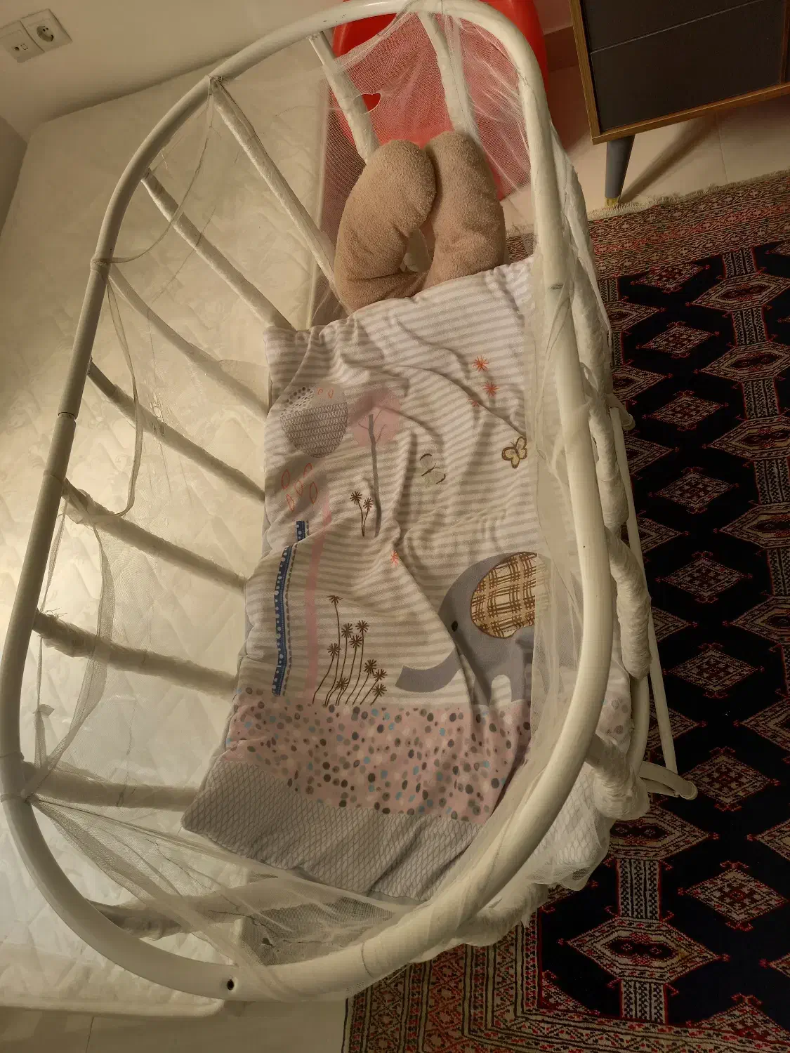 گهواره و رو رو ک|تخت و صندلی بچه|کیش, |دیوار