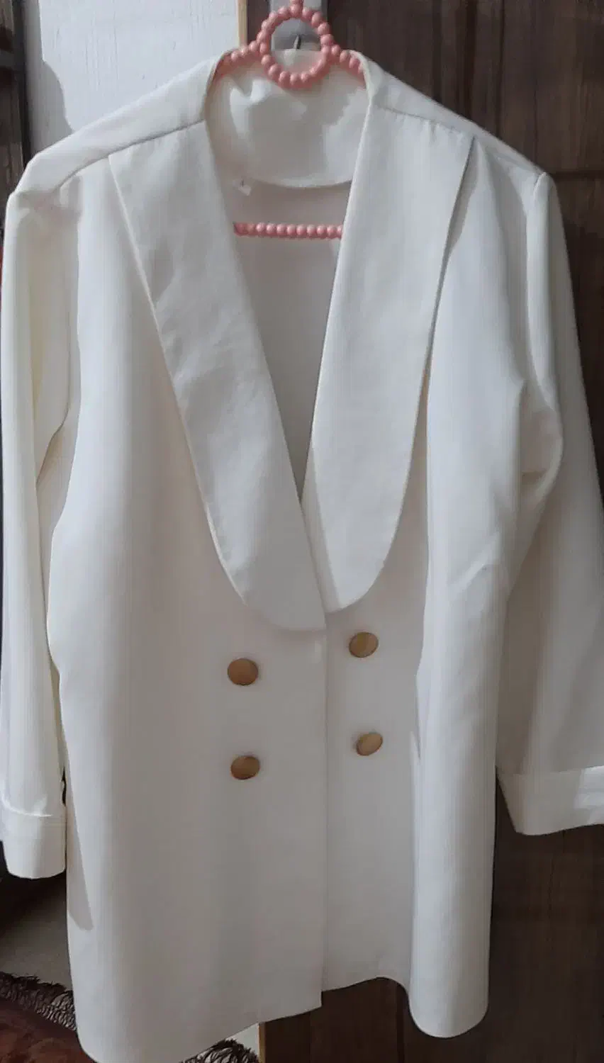 کت سفید|لباس|فیروزآباد (فارس), |دیوار