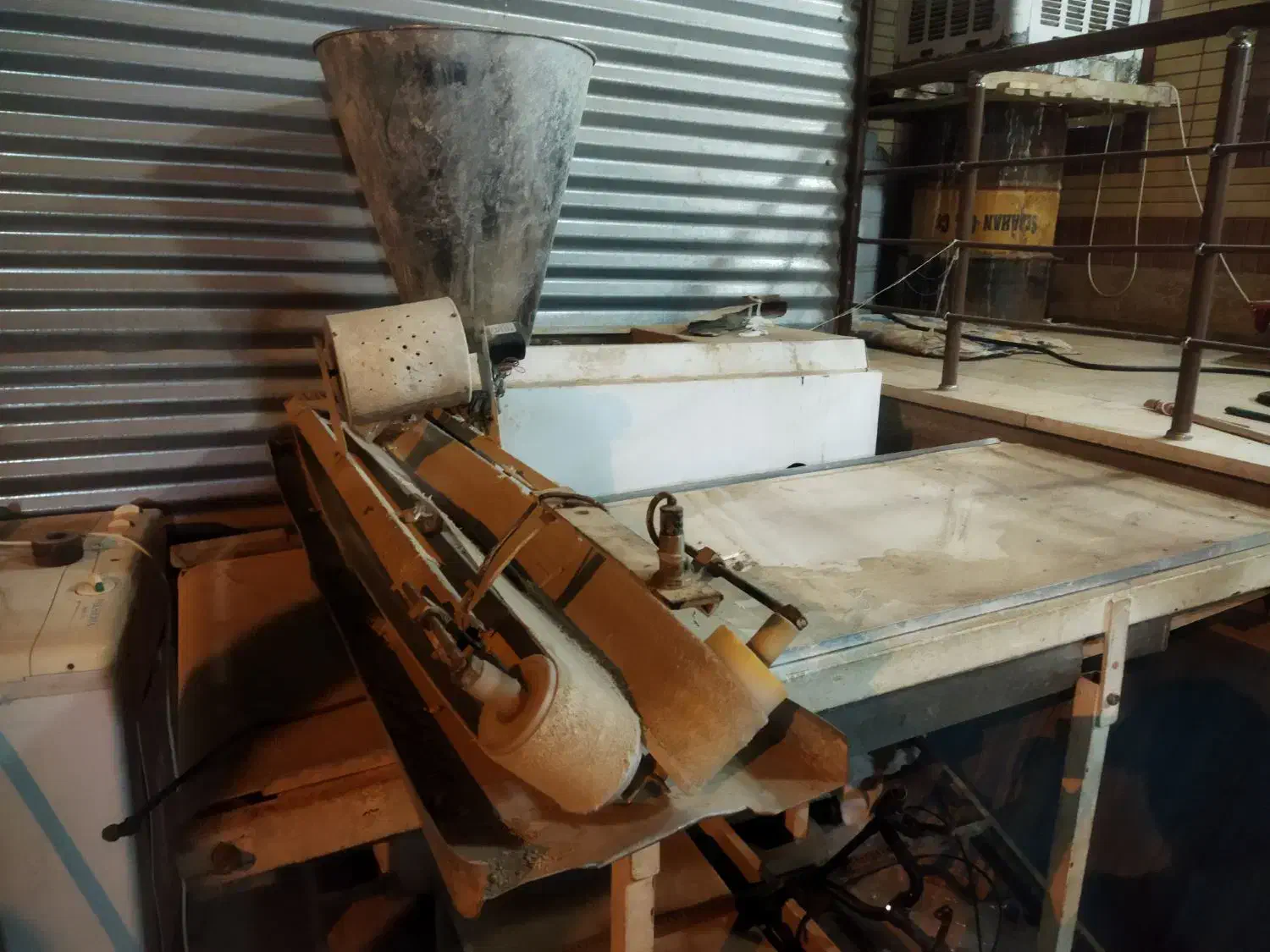 دستگاه چانه گیر نانوایی|ماشینآلات صنعتی|زارچ, |دیوار