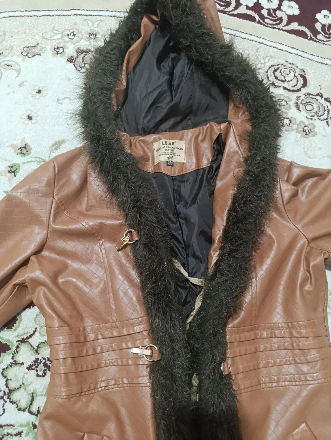 کاپشن چرم|لباس|یاسوج, |دیوار