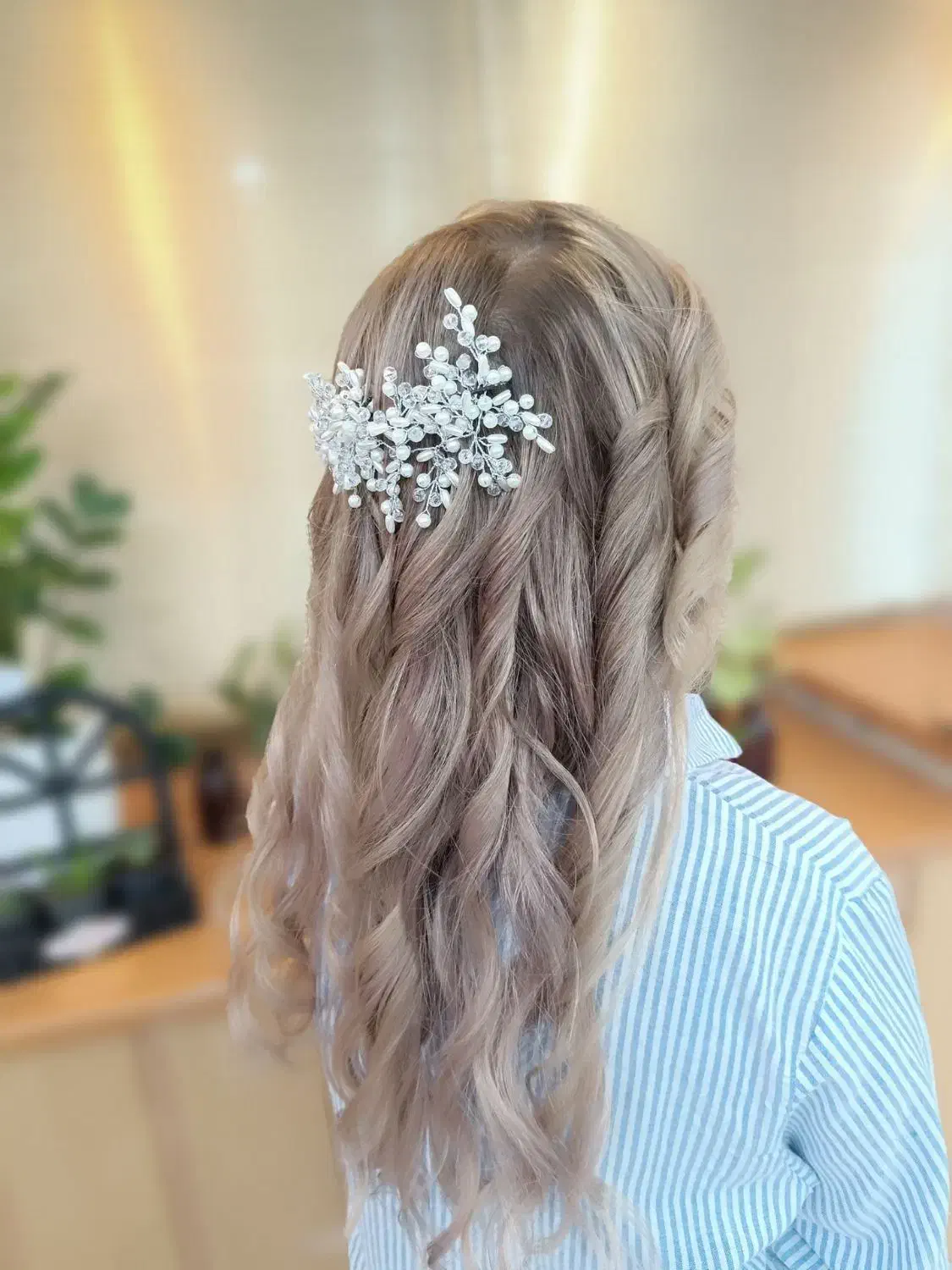 خدمات تخصصی رنگ و لایت|خدمات آرایشگری و زیبایی|نیشابور, بلوار گلها|دیوار