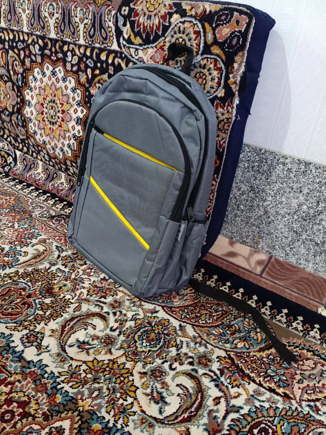 نونو|کیف، کفش، کمربند|قم, قلعه کامکار|دیوار