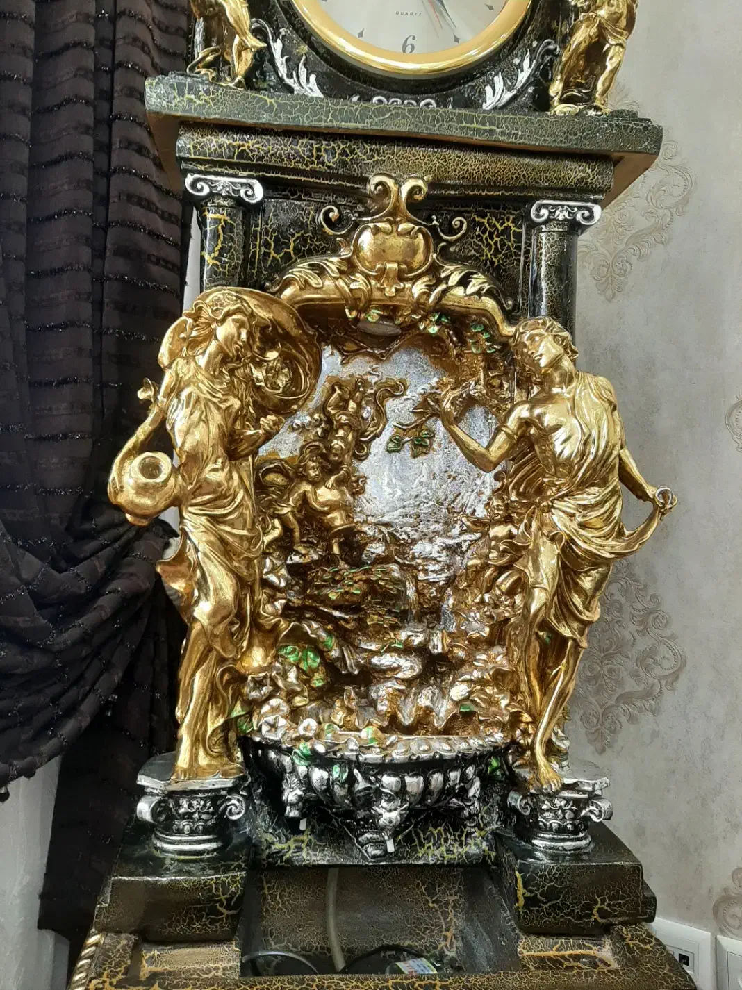 فروش ساعت و گلدان پلی استر در حد نو|ساعت دیواری و تزئینی|اردبیل, |دیوار