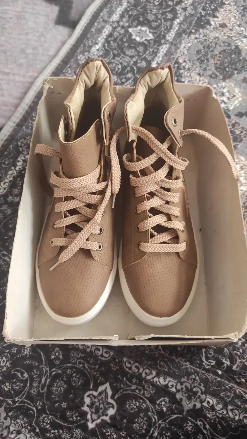 کفش کتونی سایز 37 نو، پا نخورده هنوز،|کیف، کفش، کمربند|قزوین, |دیوار