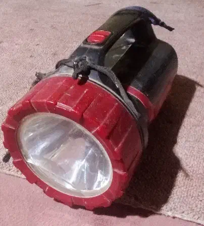 چراغ قوه بسیار پر نور و ماندگاری شارژ بالا|لامپ و چراغ|شیروان (خراسان), |دیوار