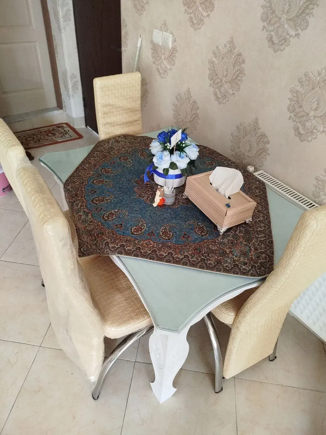 فروش فوری میزناهارخوری با صندلی های چرم|میز و صندلی غذاخوری|سمنان, |دیوار