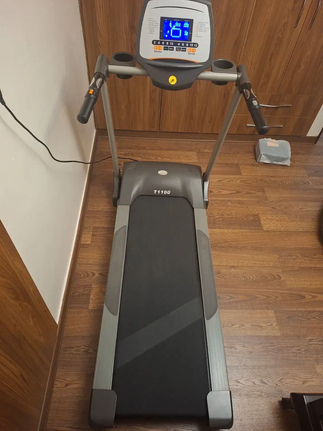 تردمیل|تجهیزات ورزشی|فولادشهر, B7|دیوار