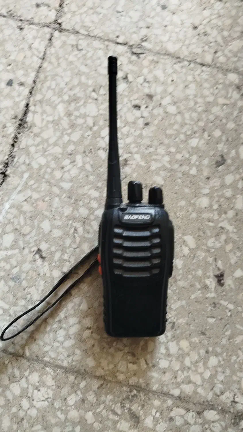 یک عدد بیسیم گمشده|اشیا|آران و بیدگل, |دیوار