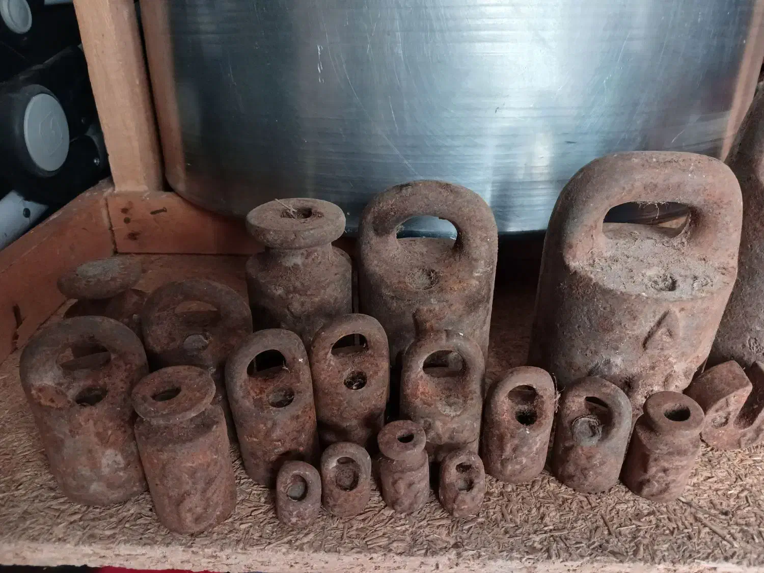 سنگ ترازو|کلکسیون اشیاء عتیقه|باسمنج, |دیوار