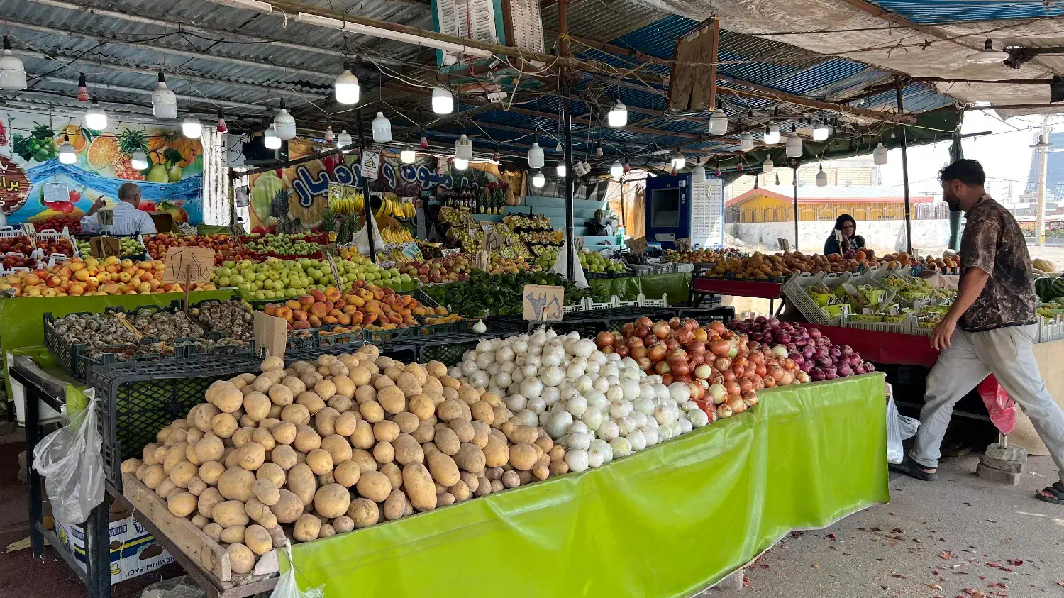 یک نفر کارگر ساده میوه فروشی|استخدام خدمات فروشگاه و رستوران|قزوین, |دیوار