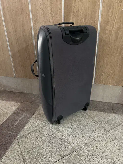 چمدون ایستاده|کیف، کفش، کمربند|مشهد, دانشجو|دیوار