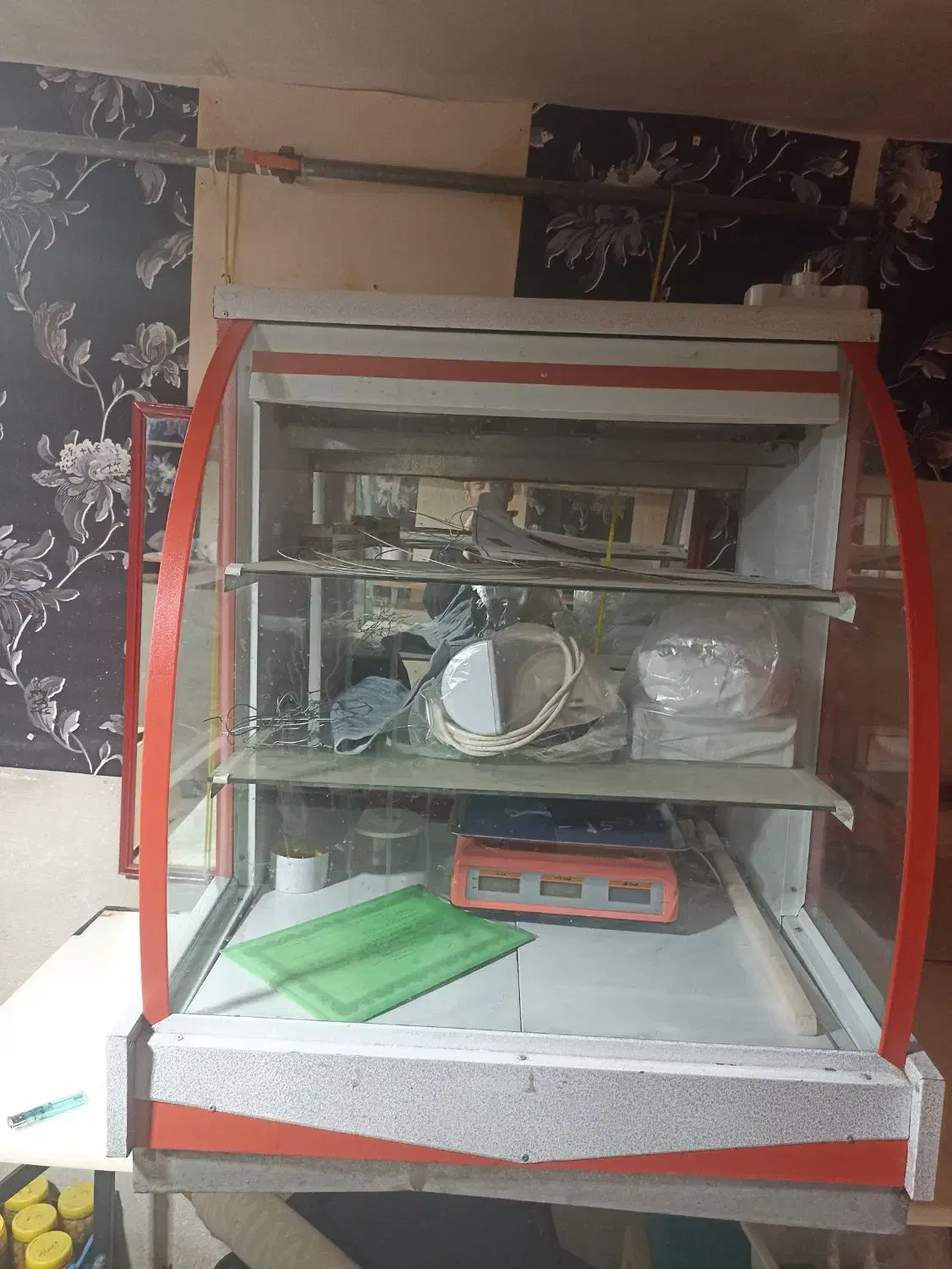 تابلو مرغ ماهی،ویترین زیر ترازو|فروشگاه و مغازه|همدان, |دیوار