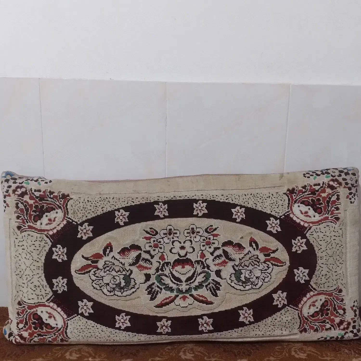 ۱ عدد پشتی|پشتی|سبزوار, گلشن|دیوار