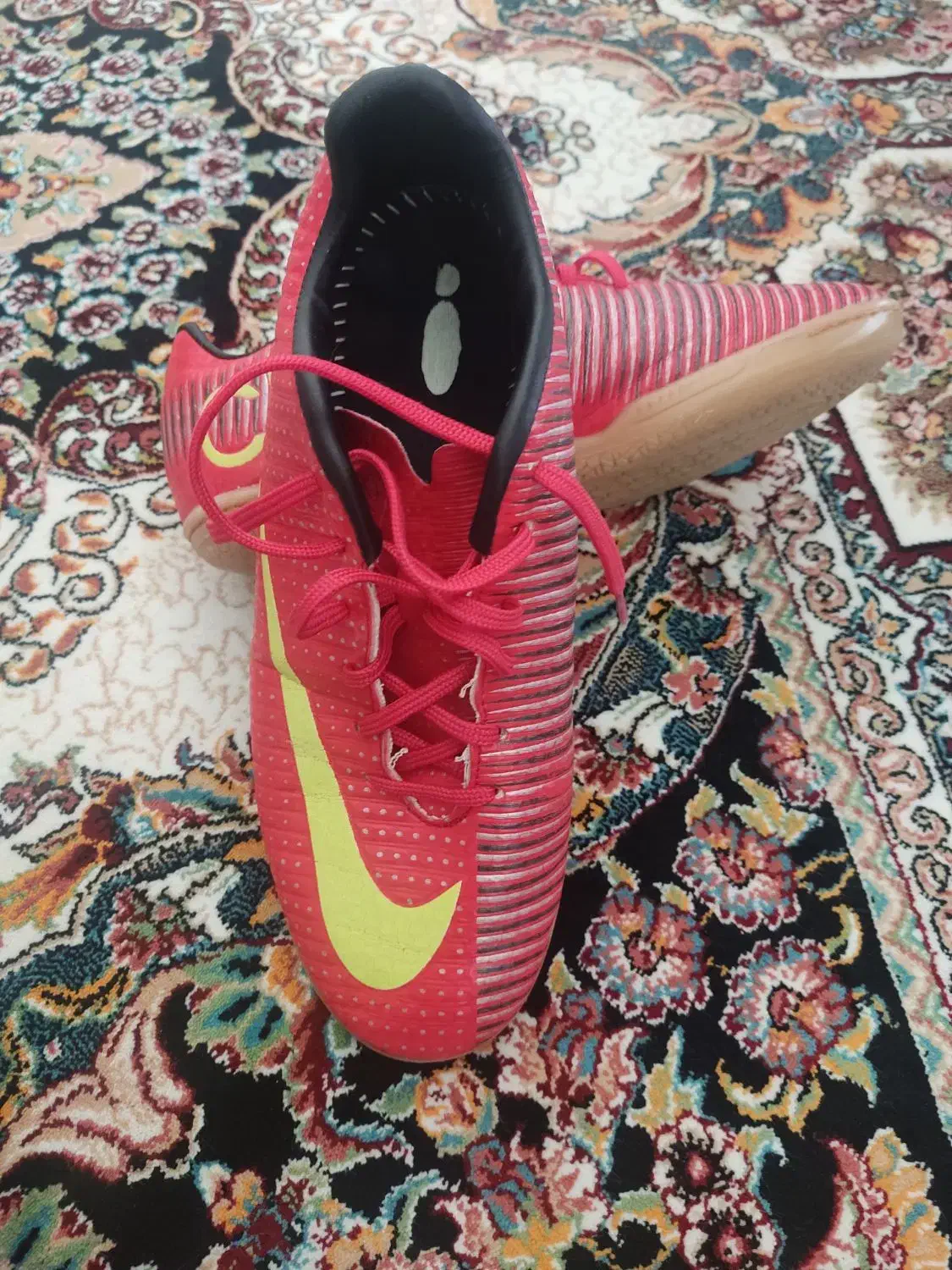 کفش فوتسال|کیف، کفش، کمربند|اصفهان, درب سیبه علیا|دیوار