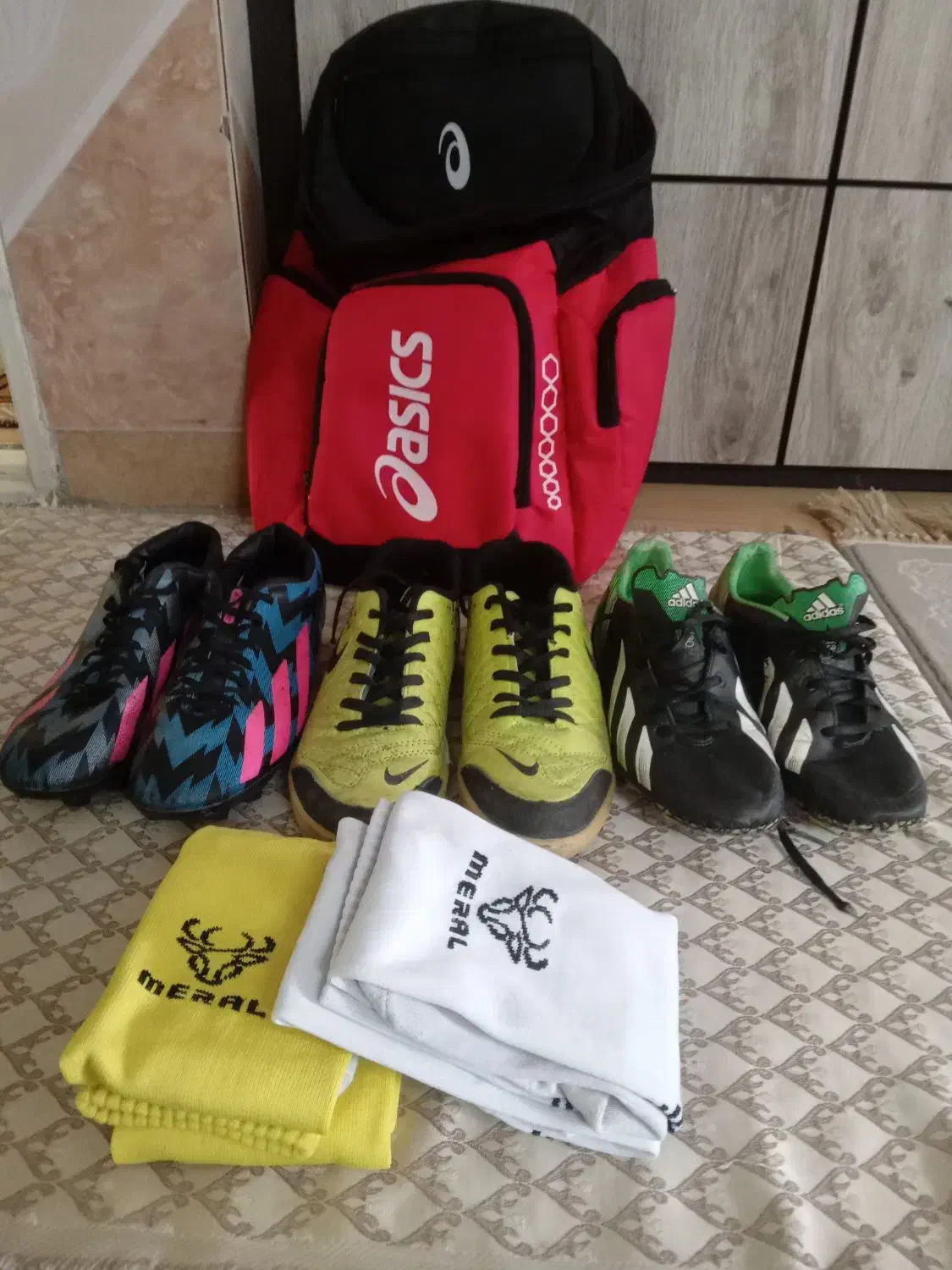 کتونی فوتبال سالنی سایز ۳۹ قیمت ۲۰۰|کیف، کفش، کمربند|پاکدشت, پاکدشت (مامازند)|دیوار