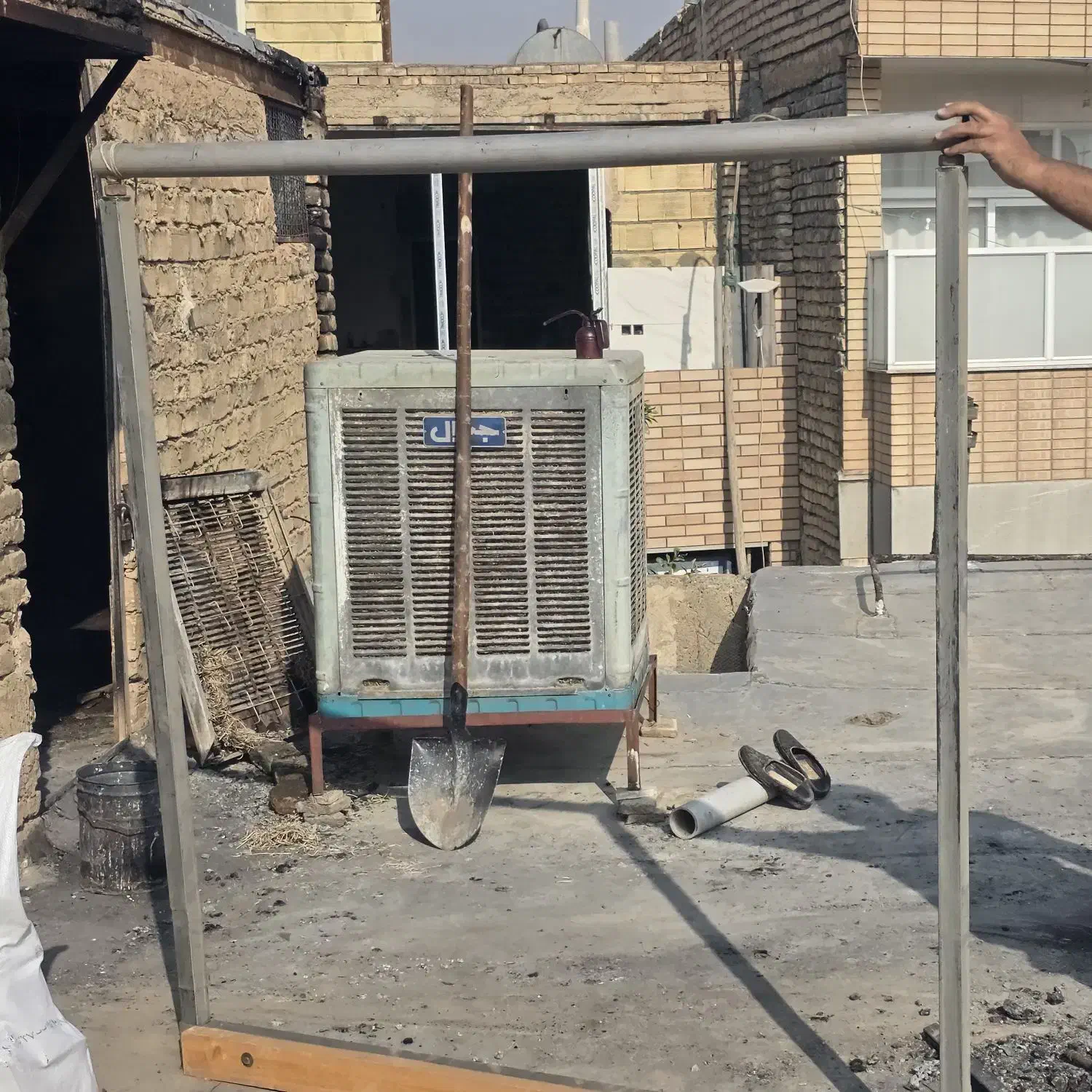 دار قالی ۱۰ تایی نو|ابزارآلات|اصفهان, باغ فدک|دیوار