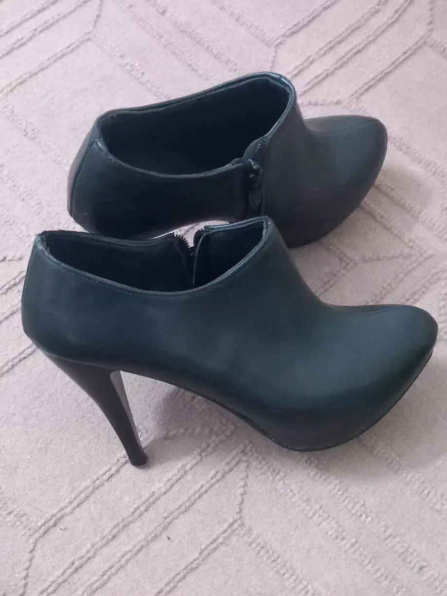 کفش مجلسی|کیف، کفش، کمربند|کاشمر, |دیوار