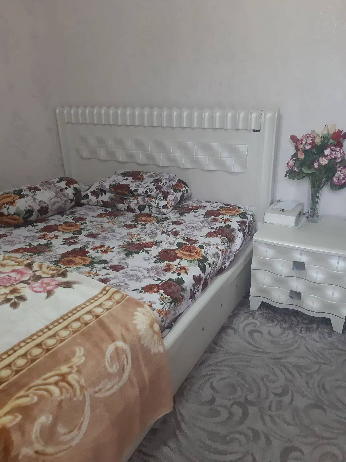 تخت خواب دونفره جک دار همراه تشک و پاتختی|تخت و سرویس خواب|بندر انزلی, کارآموزی|دیوار