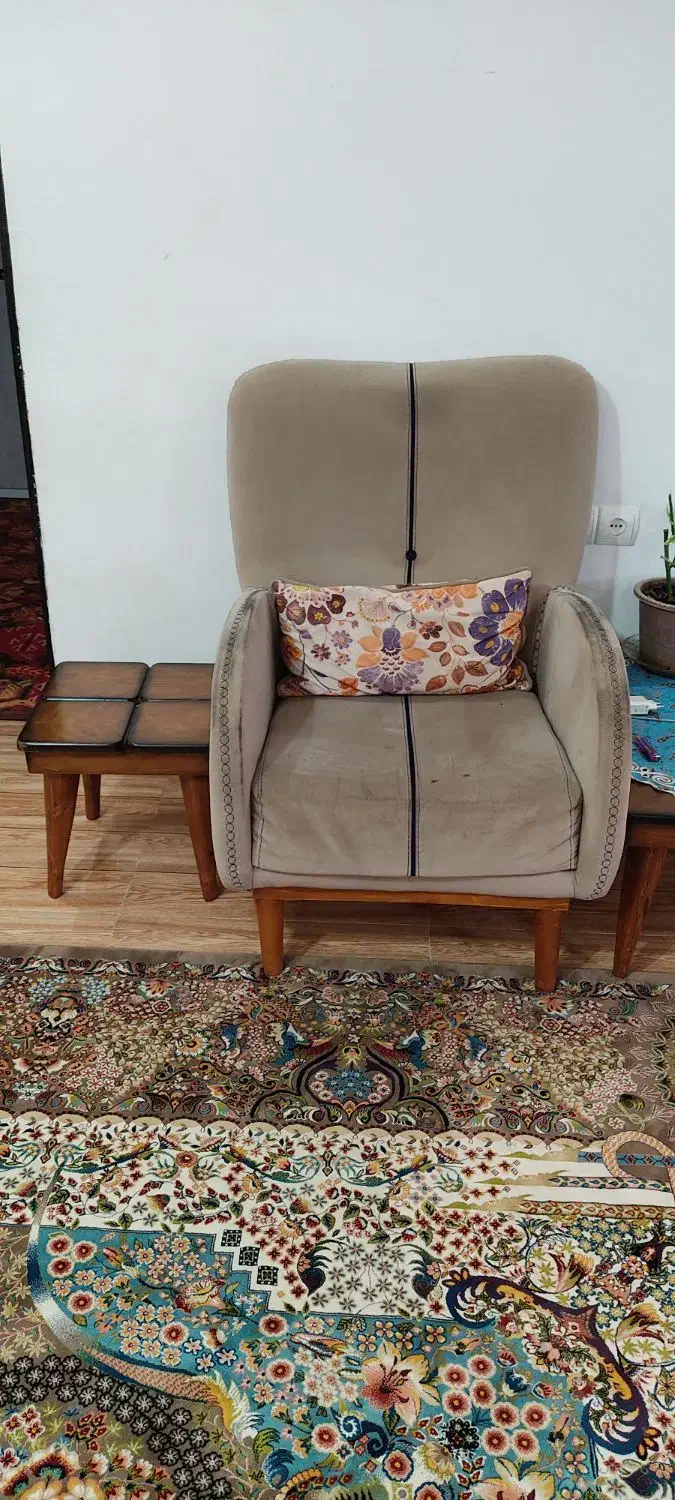 مبل راحتی تخت شو 6 نفره به همراه میز و میز عسلی|مبلمان خانگی و میز عسلی|لشت نشا, |دیوار